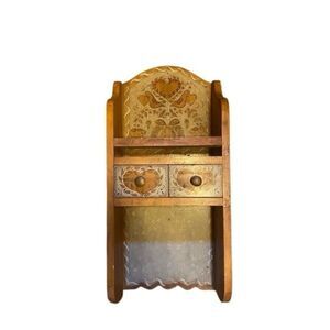 Vintage spice rack curio shelf cottage core vibes kitchen vtg hearts granny